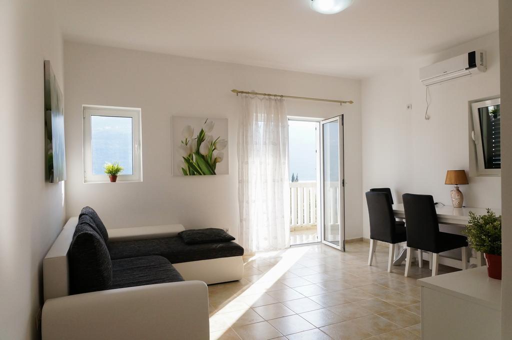 Apartment Begonia Of Kumbor 헤르섹 외부 사진