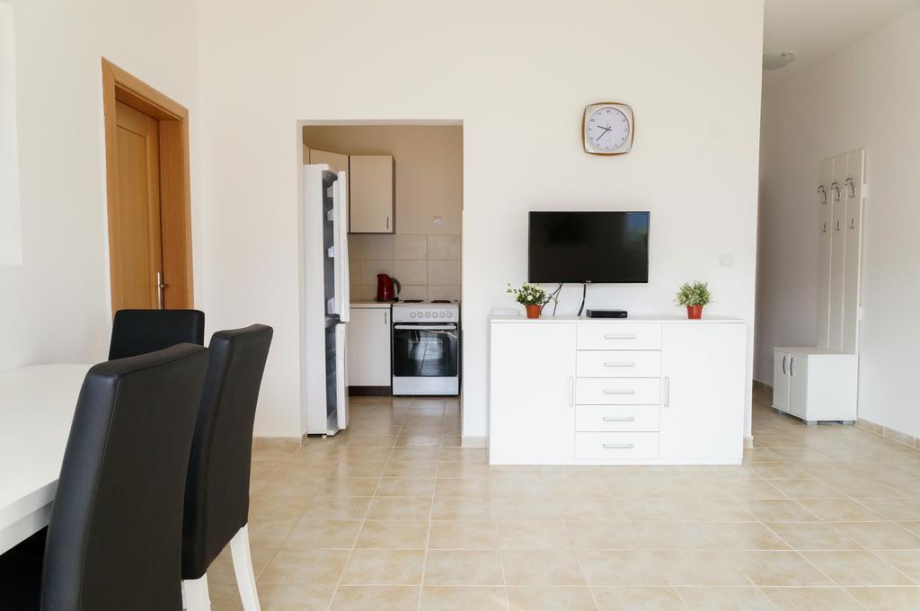Apartment Begonia Of Kumbor 헤르섹 외부 사진
