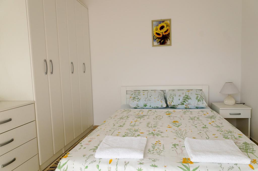 Apartment Begonia Of Kumbor 헤르섹 외부 사진
